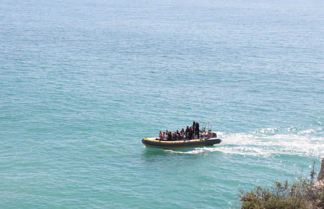 Paseo en barco por las cuevas de Benagil - Foto 3