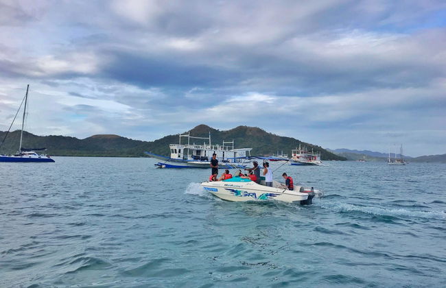 Balade en bateau à moteur privé dans Coron - Photo 2