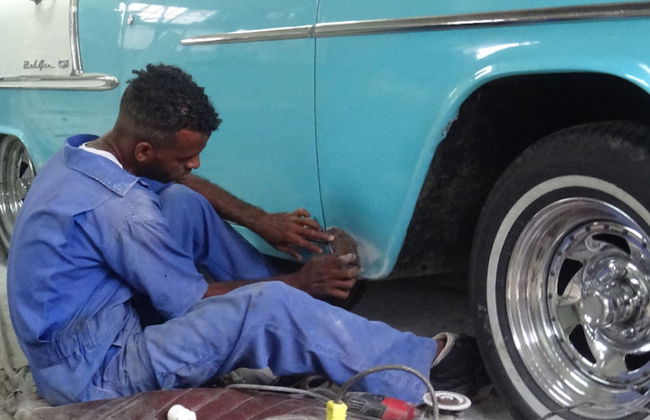 Visita a un taller de coches clásicos - Foto 5