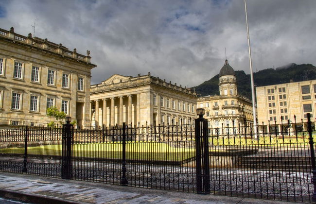 Bogotá and Montserrate Cable Car Tour - Foto 3