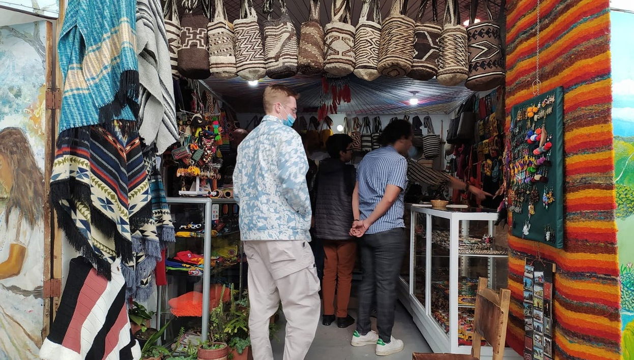 Atelier de sacs à dos wayuu à Bogota - Photo 1