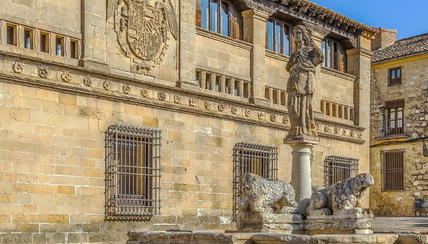 Baeza Guided Tour + Cathedral - Photo 4