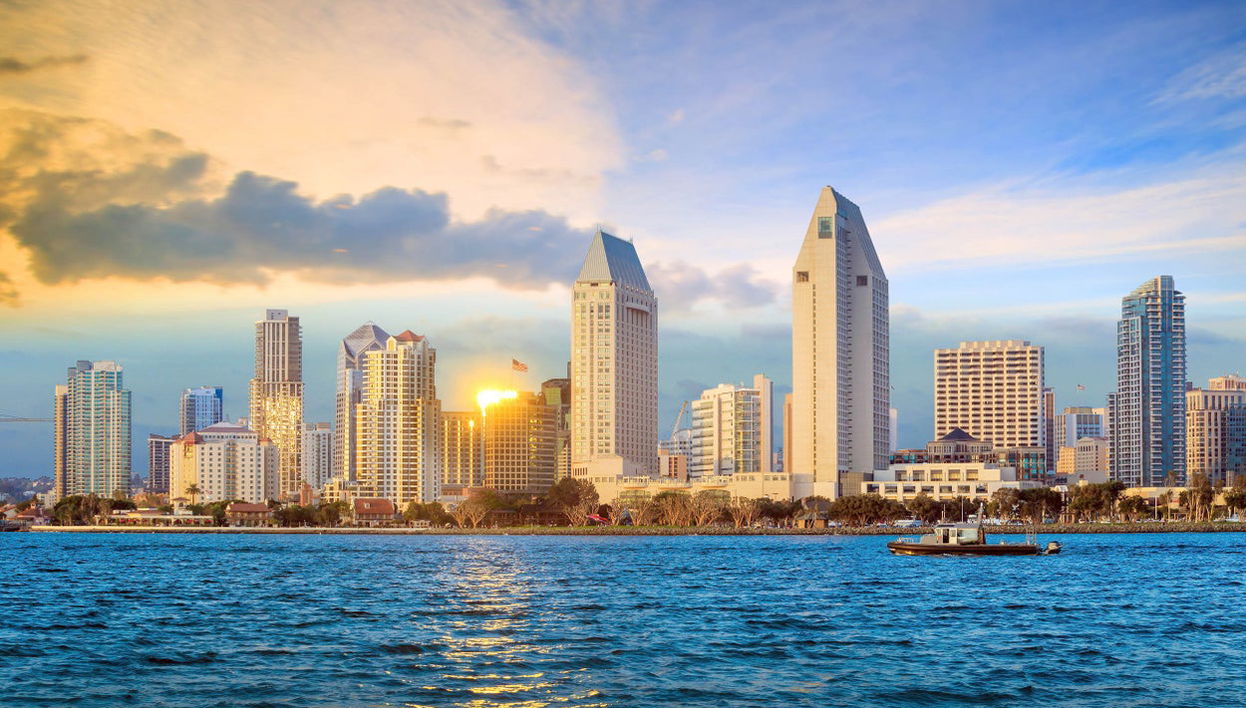 Paseo en barco al atardecer - Foto 1