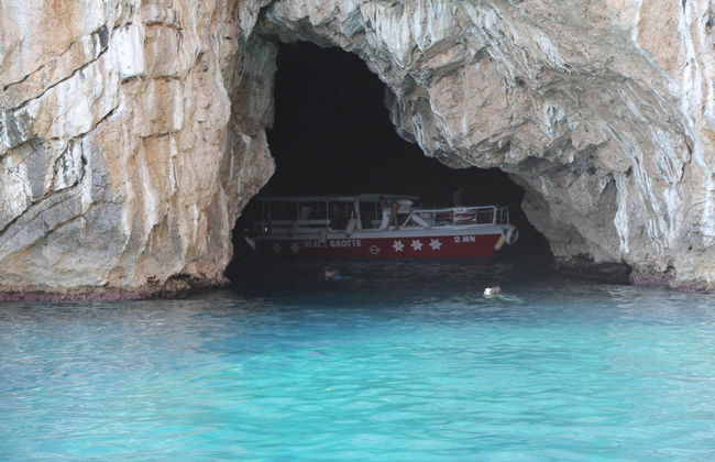 Excursão à Gruta Azul e Nossa Senhora das Rochas de barco - Foto 2