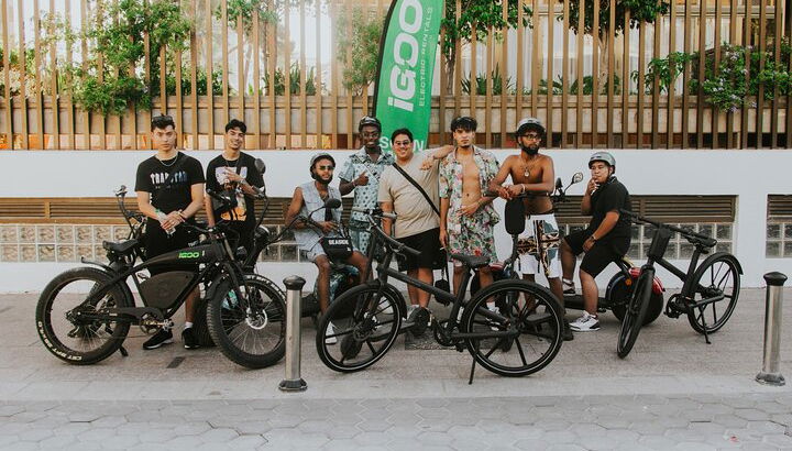 Encuentra el pato en Benidorm montando en patinete eléctrico - Foto 1