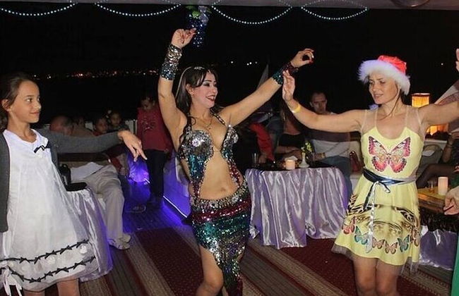 Crucero por la noche en Sharm El Sheikh y entretenimiento con danza del vientre - Foto 4