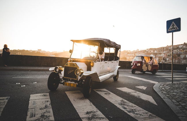 Tour privado en coche clásico por Oporto - Foto 12