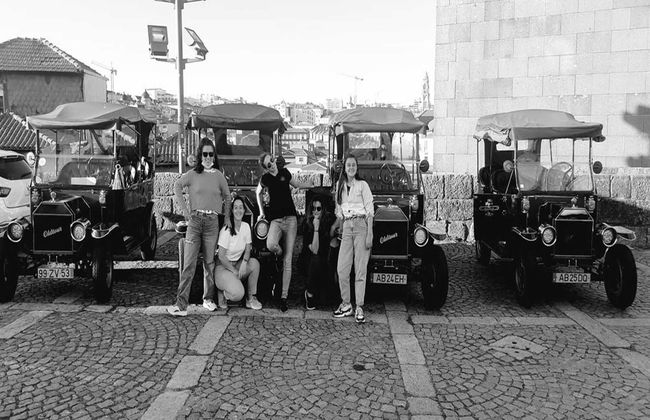 Tour privado en coche clásico por Oporto - Foto 17