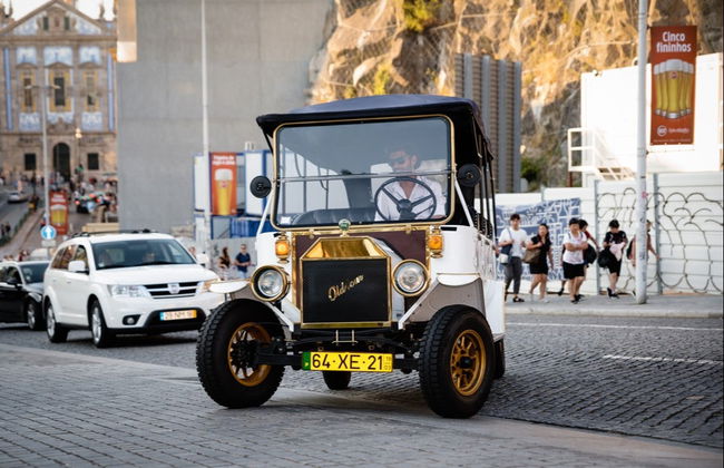 Tour privado en coche clásico por Oporto - Foto 6