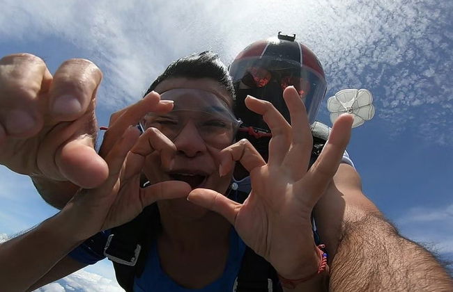 Skydiving in Manuel Antonio - Photo 4