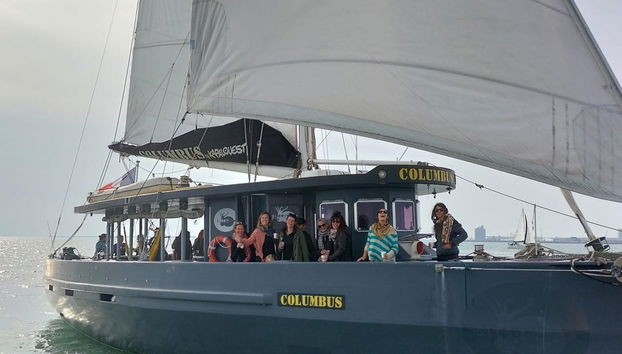Navegando no veleiro Colombus
