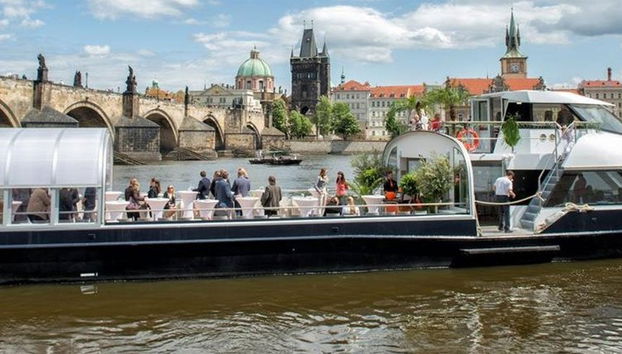 Paseo en barco por el río Moldava - Foto 5