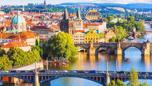 Paseo en barco por el río Moldava - Foto 3