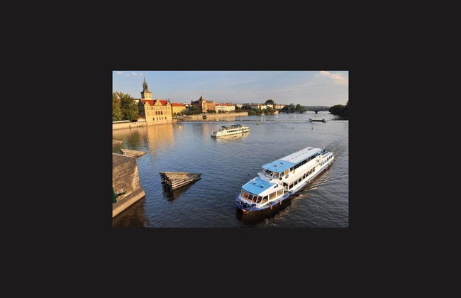 Crucero con comida y música en directo - Foto 1