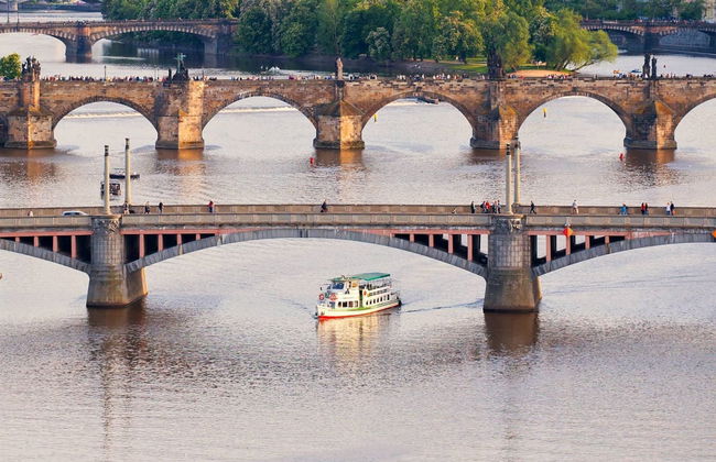 Paseo en barco + Entrada al zoo de Praga - Foto 1