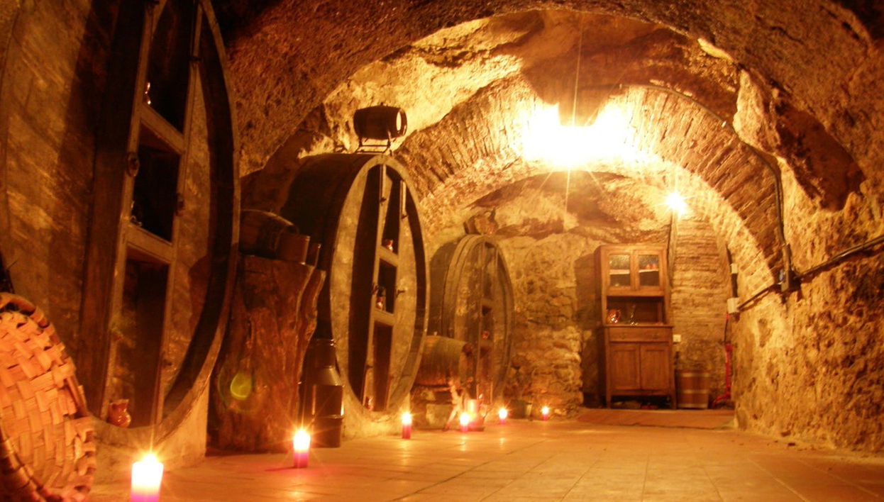 Tour teatralizado por las bodegas subterráneas - Foto 1