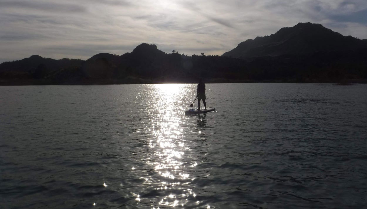 Paddle surf en el embalse de Alfonso XIII - Foto 1