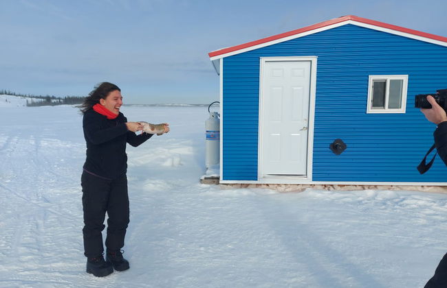 Pesca en el hielo en el Great Slave Lake - Foto 12