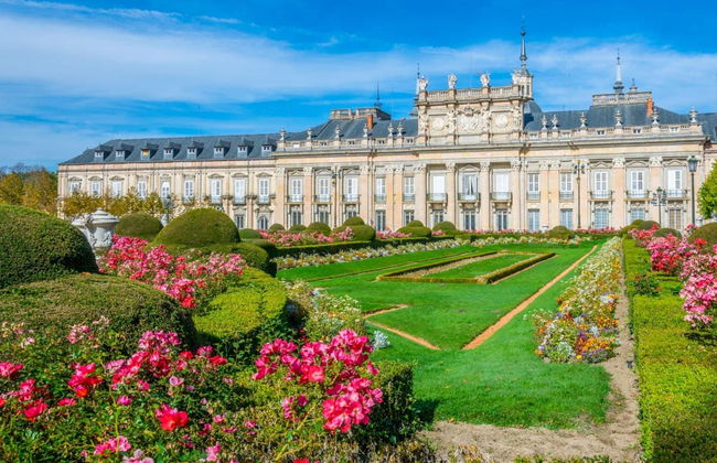 Visita guiada por el Palacio Real de La Granja y sus jardines - Foto 1