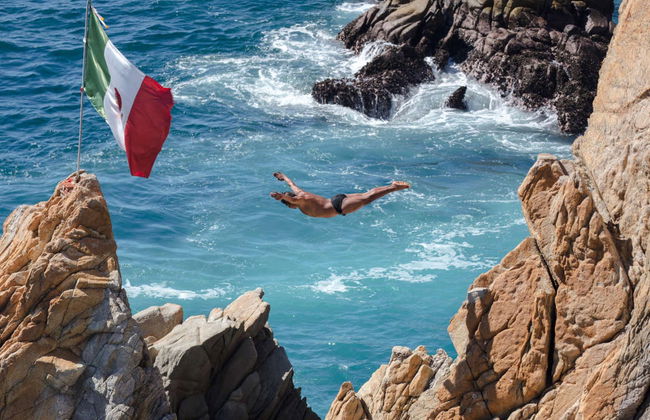 Espectáculo de clavados en La Quebrada - Foto 2
