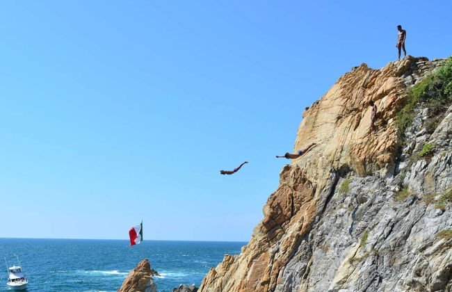 Espectáculo de clavados en La Quebrada - Foto 1