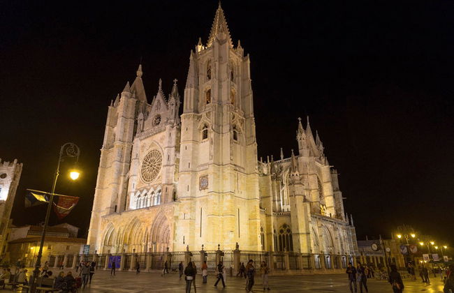 Tour de los misterios y leyendas de León - Foto 1