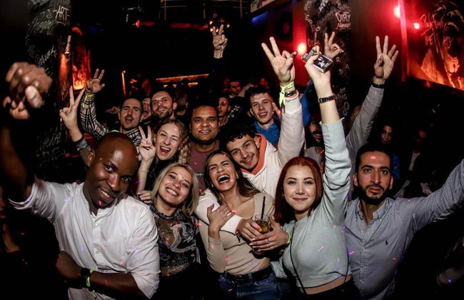 Istanbul Pub Crawl - Photo 4