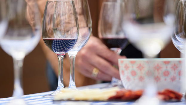 Disfrutaremos de una cata de tres vinos