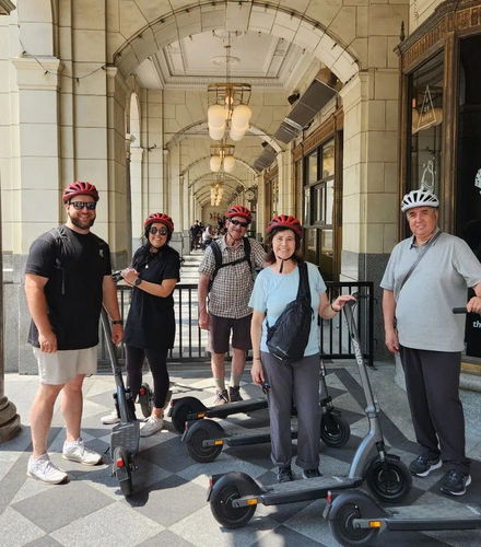 Foto de Tour en patinete eléctrico por Calgary