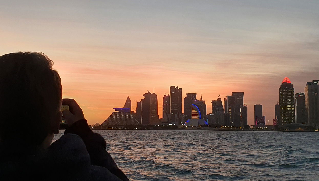Passeio de barco ao entardecer por Doha