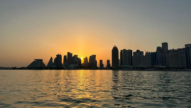 Entardecer sobre a costa de Doha