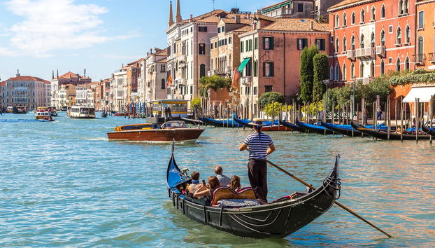 Venice Canals Gondola Ride Under the Bridge of Sighs - Foto 2