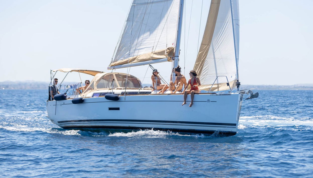 Escursione a Favignana e Levanzo in barca a vela - Foto 1