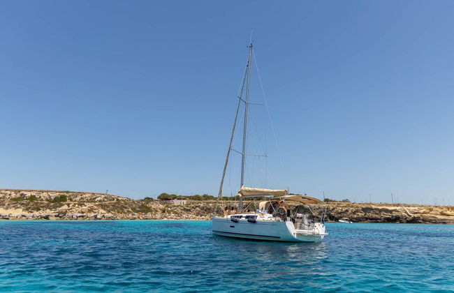 Escursione a Favignana e Levanzo in barca a vela - Foto 4