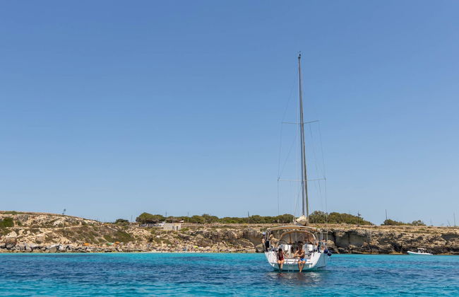 Escursione a Favignana e Levanzo in barca a vela - Foto 5