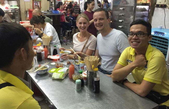 Recorrido nocturno por la gastronomía callejera local en Vespa - Foto 5