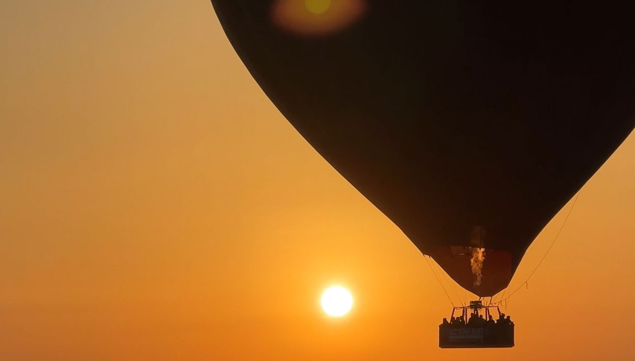 Paseo en globo por el desierto de Ras al Khaimah al amanecer