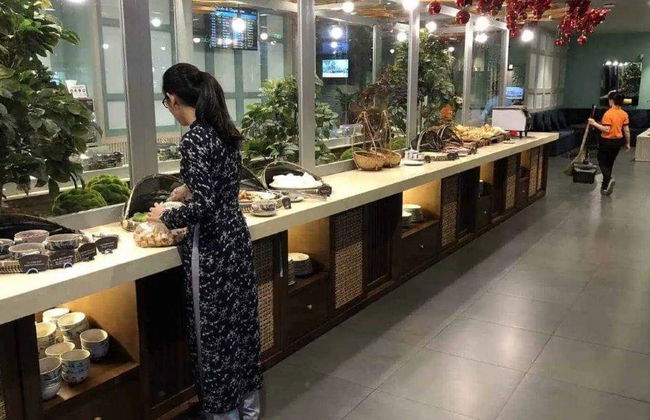 Salon de l'aéroport international de Tân Sơn Nhất pour les vols intérieurs - Photo 2
