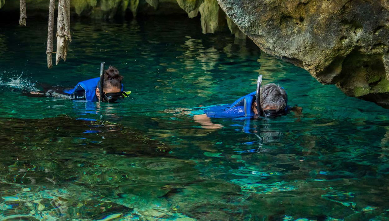 Snorkel en un cenote de Mérida - Foto 1