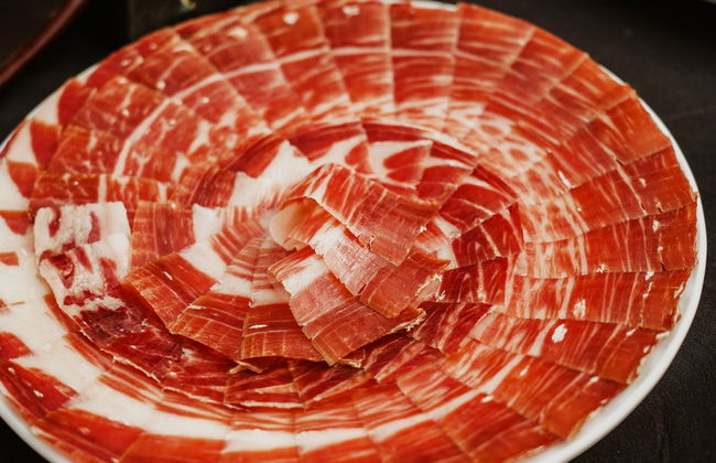 Visita a un secadero de jamones con degustación - Foto 1