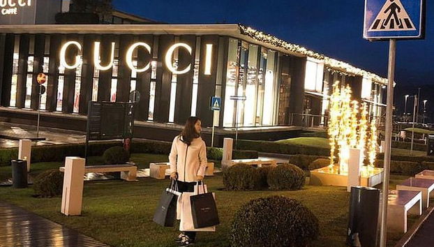 Tour di shopping con pulmino privato al The Mall - Foto 3
