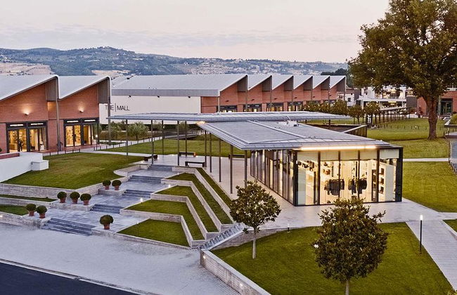 Tour di shopping con pulmino privato al The Mall - Foto 4