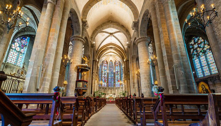 Un recorrido autoguiado por la antigua basílica de Carcasona - Foto 1