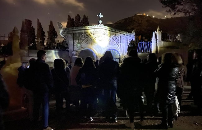 Tour nocturno por el cementerio de Los Remedios - Foto 4