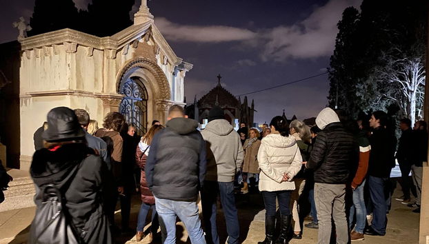 Tour nocturno por el cementerio de Los Remedios - Foto 2