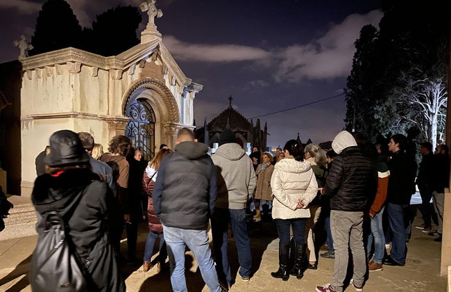 Tour nocturno por el cementerio de Los Remedios - Foto 2