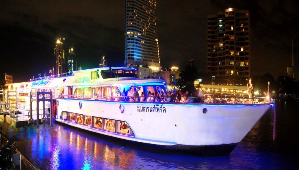 Recorrido a pie por las Joyas Culturales y crucero con cena y espectáculo en vivo – Tour nocturno - Foto 1