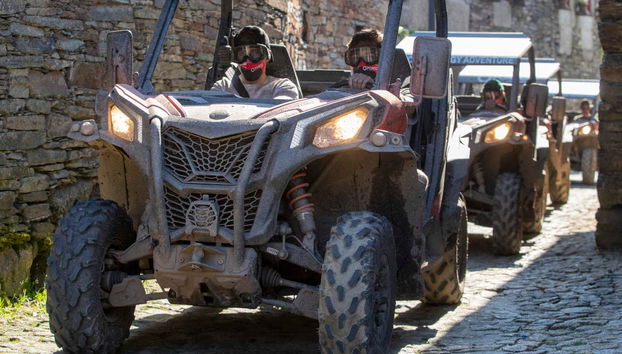 Desfrutando do tour de buggy pelos arredores do Porto