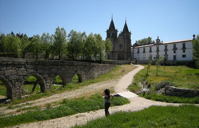 Tour privado por el monasterio de Santa María de Pombeiro - Foto 1