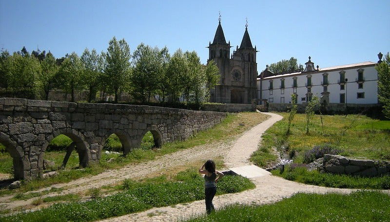 Tour privado por el monasterio de Santa María de Pombeiro - Foto 1